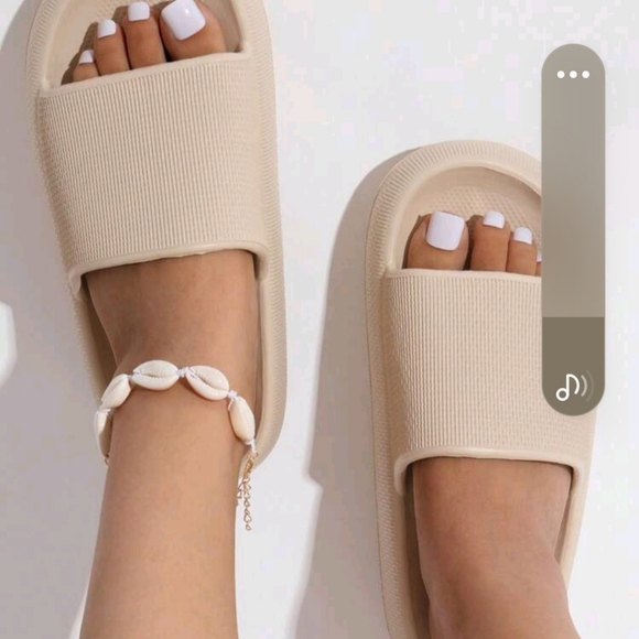 Sandals - Picture 2 of 4